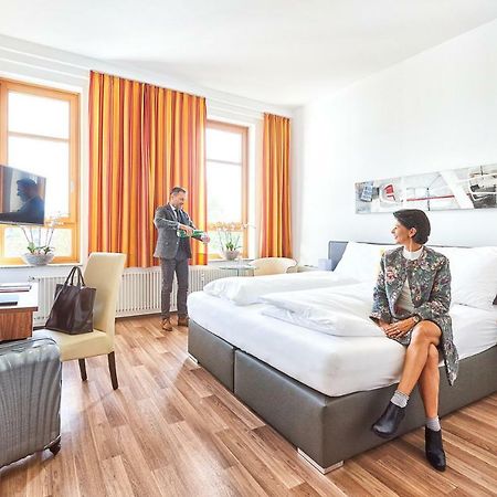 Health Vital Comfort Guestrooms Велс Екстериор снимка