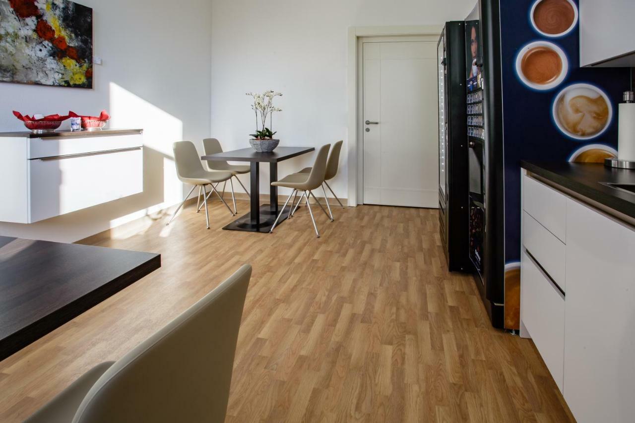 Health Vital Comfort Guestrooms Велс Екстериор снимка