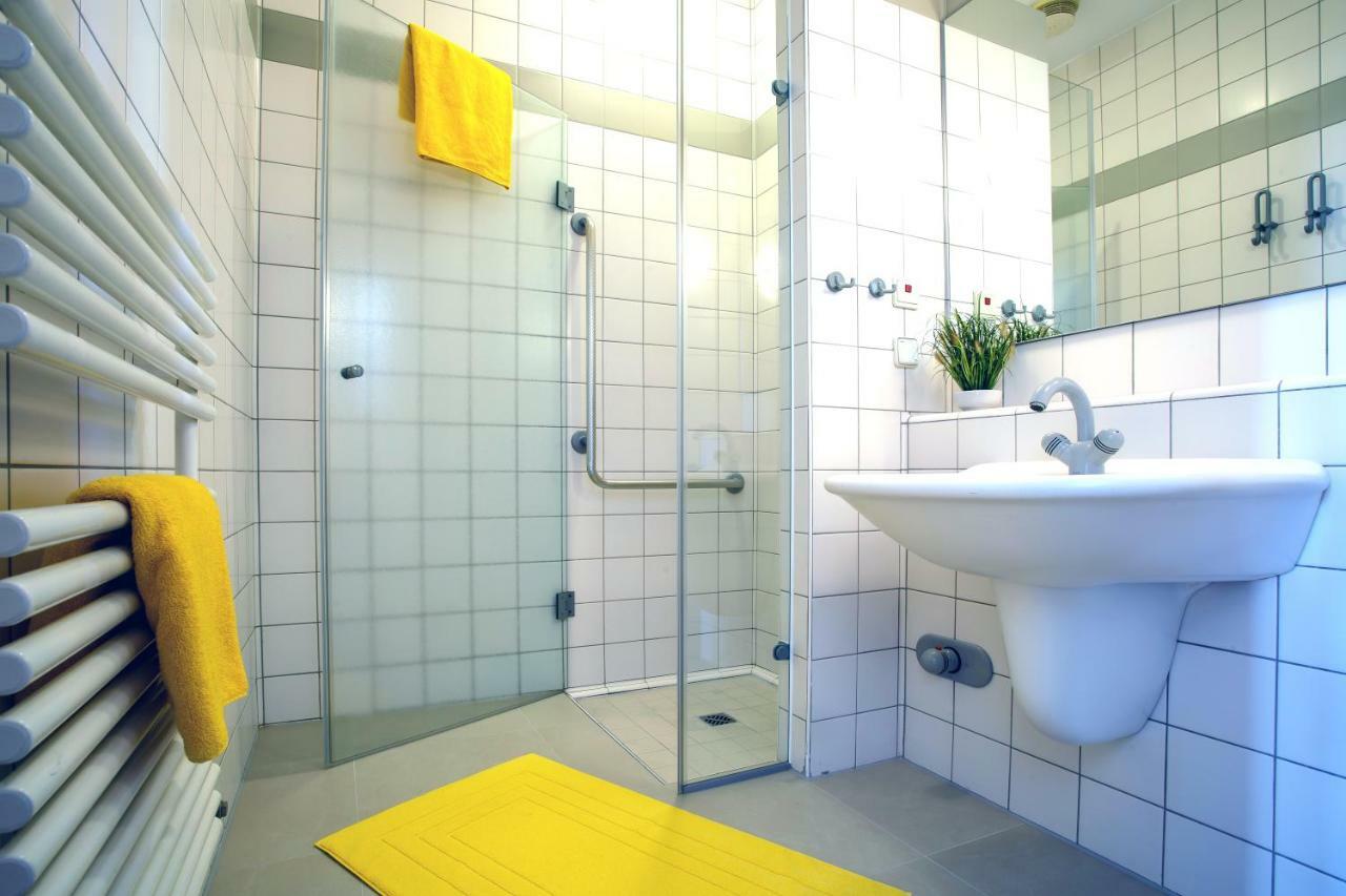 Health Vital Comfort Guestrooms Велс Екстериор снимка