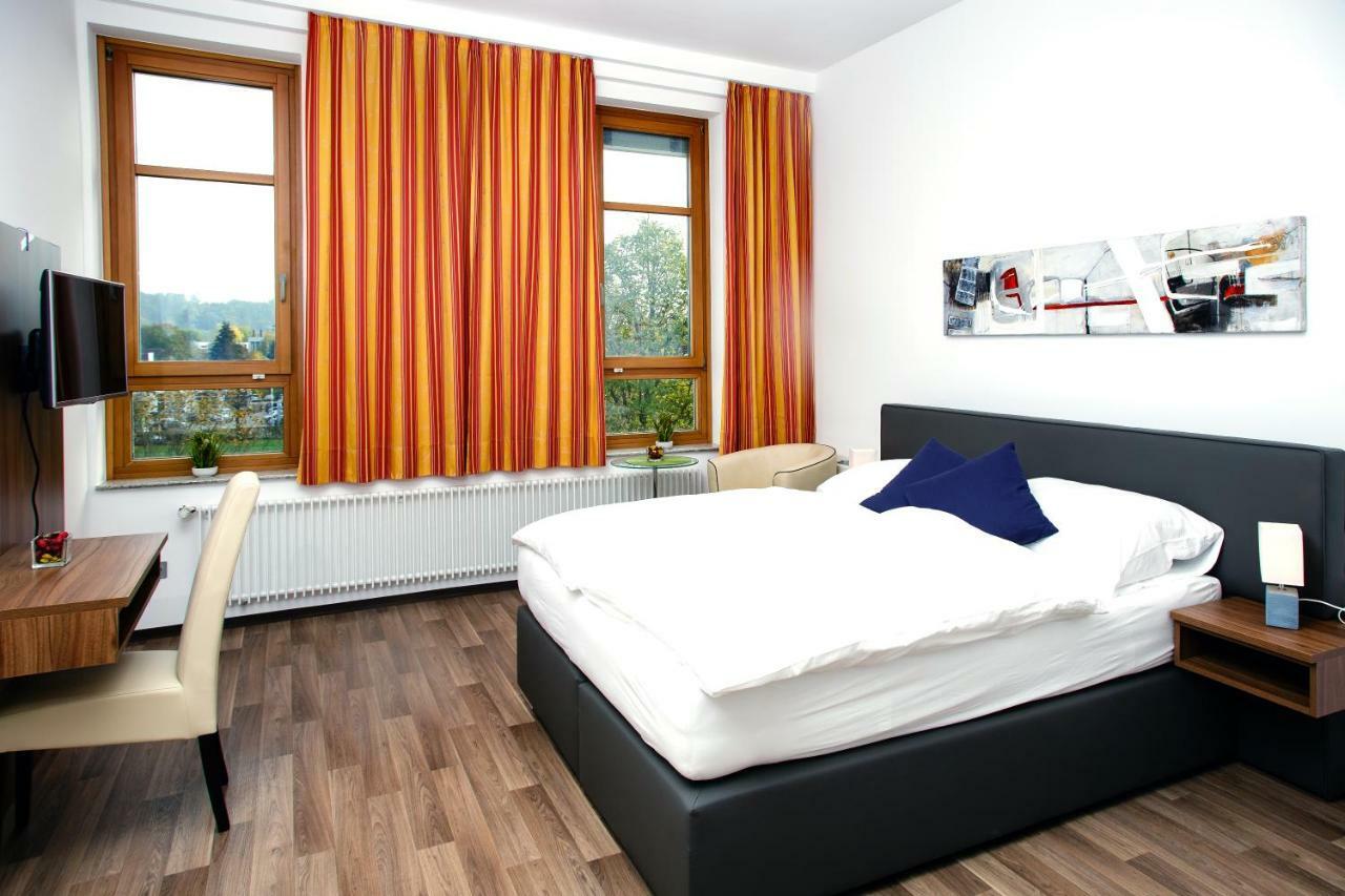 Health Vital Comfort Guestrooms Велс Екстериор снимка