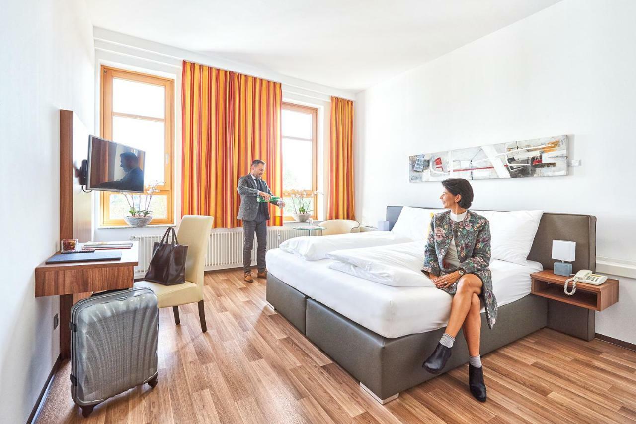 Health Vital Comfort Guestrooms Велс Екстериор снимка